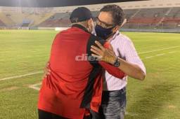 Nazar y Tato se abrazaron al inicio y también al final pese a la derrota del uruguayo. Foto Edgar Witty