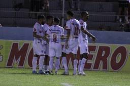 Olimpia, gracias a gol fortuito de Jerry Bengston, vence al Vida en La Ceiba e inicia el Apertura con pie derecho