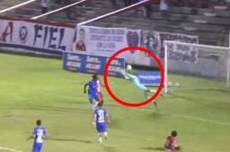 El feo error de Edrick Menjívar en el empate del Vida 1-1 ante Olimpia.