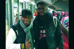 Samuel Umtiti jmiró el Arsenal vs Chelsea en Inglaterra junto al hermano de Aubameyang.