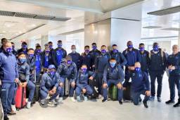 La Selección de Honduras en el aeropuerto de Salónica donde aterrizaron tras viajar desde Bielorrusia y preparar el partido del domingo. Foto cortesía | Fenafuth