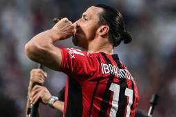 Excompañero de Ibrahimovic lo destroza: ‘‘Es un señor de 40 años y no hizo nada para que el Milan ganara el Scudetto; le gusta ser el centro de atención’’