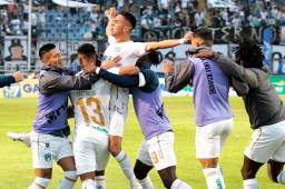 ¡Comunicaciones de los hondureños Kevin López y Rubilio Castillo se proclama campeón venciendo al Municipal!