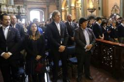 El técnico de la Selección Peruana asistió a la misa en homenaje al 'Cristo Moreno'.