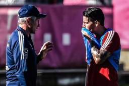 Jupp Heynckes dialogando con James Rodríguez cuando llegó al Bayern Munich.