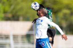 Kevin Álvarez sufrió un duro choque de cabeza en el partido ante el Varberg y quedó inconsciente por 10 minutos, el técnico lo tuvo que sustituir del encuentro (Foto Cortesía).