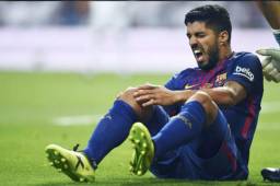 El delantero uruguayo Luis Suárez se resintió de la rodilla en el juego de la Champions League frente al Tottenham.