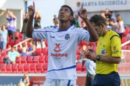 Anthony 'Choco' Lozano es una de las principales cartas ofensivas del Tenerife para lograr el ascenso a Primera en España.