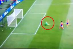 Keylor Navas se gastó tremendo tapadón en el mano a mano con Aleksandar Mitrović.