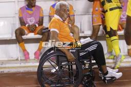 Héctor Castellón confiesa que ha sentido mucho temor de quedar en silla de ruedas. Fotos: Neptalí Romero.