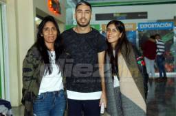 Santiago Vergara partió rumbo a España donde será sometido a un tratamiento previo al transplante de médula ósea. Foto Neptalí Romero