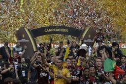 Players of Brazil's Flamengo celebrate on the podium with the trophy after winning the Copa Libertadores final football match by defeating Argentina's River Plate, at the Monumental stadium in Lima, on November 23, 2019. (Photo by Ernesto BENAVIDES / AFP)