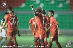 Rubilio Castillo celebra una de sus anotaciones en encuentro amistoso con el Royal Pari.