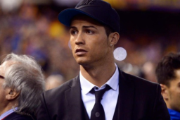 El United terminaría pagando por CR7 17.5 millones de euros en 2003.