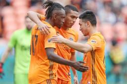 El delantero hondureño Alberth Elis seguirá jugando en el Houston Dynamo que escuchará ofertas por el centroamericano. Foto cortesía