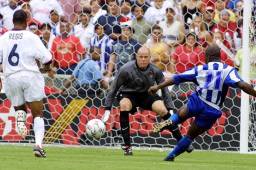 Brad Friedel cuando recibió uno de los goles de Tyson Núñez en la única victoria de Honduras sobre EUA en tierra del Tío Sam.