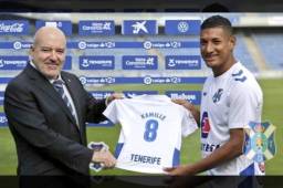 El Tenerife presentó hoy al jugador que portará el número 8 que dejó el hondureño Bryan Acosta.