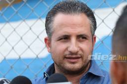 Burbara llegó al entreno para hablar con los jugadores sobre el clásico ante Marathón.