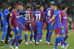 Alves celebra con Alba el golazo que marcó el español ante el Bestis en los minutos finales.