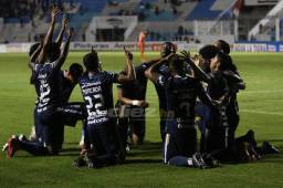 ¡Ángel Tejeda, de cabeza, salva al Motagua con gol in-extremis y el campeón venció a Lobos UPNFM en Tegucigalpa!