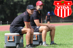 Gustavo Reggi, asistente técnico y mano derecha de Pedro Troglio dejó claro la incomodidad que provoca la Liga Nacional con su falta de formalidad al no terminar el calendario.