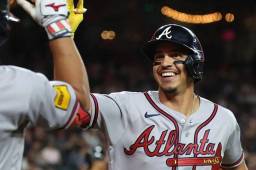 El hondureño Mauricio Dubón se luce con doblete y carrera pese a derrota de los Braves en la MLB