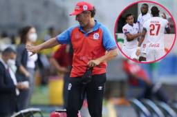 El entrenador del Olimpia, Pedro Troglio, se rindió ante el carácter y frialdad como goleador del veterano Jerry Bengtson. Fotos David Romero