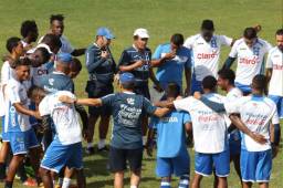 La selección de Honduras realiza sus entrenamientos en Comayagua, viajan este jueves a San José.