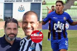 El agente Pablo Martínez junto al delantero venezolano Salomón Rondón quien milita en el Newcastle de Inglaterra. Está molesto por lo que hizo Bryan Moya.