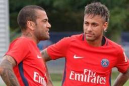 Neymar ya sabe lo que es entrenar con Dani Alves en el PSG.