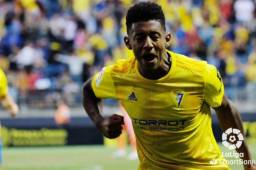 El delantero hondureño Choco Lozano está de vuelta en la convocatoria del Cádiz que este sábado enfrenta al Real Oviedo en la segunda de España. Foto cortesía