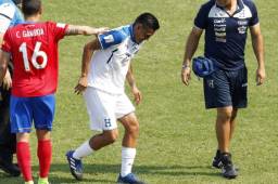 Andy Najar salió lesionado en el partido de Honduras ante Costa Rica.