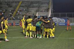 Génesis, que estuvo con 10 jugadores desde el minuto 14, goleó y humilló a Lobos en Choluteca por la fecha 12 del Apertura