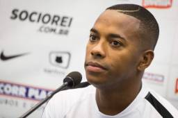 Robinho fue sentenciado a nueve años de prisión en Italia.