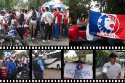 La barra del Olimpia presente en el hotel de concentración. Acompañará al equipo desde el hotel al estadio ya que no podrán ingresar porque la Concacaf lo castigó.