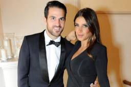 Fábregas junto a su esposa Daniela Semaan.