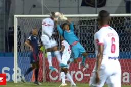 Errorazo arbitral: Saíd Martínez le anula un gol lícito a Yustin Arboleda en la semifinal de Olimpia ante Motagua
