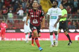 Alex López sigue destacando en el fútbol de Costa Rica. Foto cortesía.