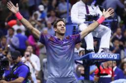 Del Potro festejando su victoria ante Roger Federer.