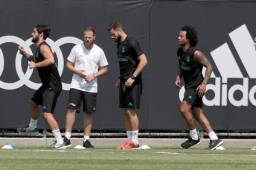 Los jugadores del Real Madrid pararon su entrenamiento tras la supuesta amenza de bomba.