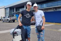 Lucas Lezcano y Elías Garay en su llegada al Aeropuerto Internacional Toncontín de Tegucigalpa.