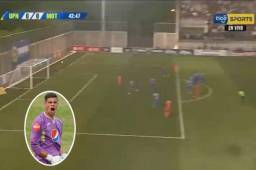 El portero motagüense Jonathan Rougier salvó la caída de su arco con este impresionante vuelo.