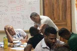 Rambo aún no define cuándo dirá adiós al fútbol profesional pero ya se prepara para compartir su conocimiento con los demás.