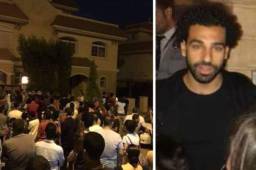 El delantero estrella del Liverpool Mohamed Salah tuvo que salir de su casa a atender a cientos de aficionados.