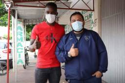 Rubilio Castillo aterrizó este lunes en Bolivia y en las próximas horas se sumará a los trabajos del Royal Pari. Foto @ClubRoyalPari