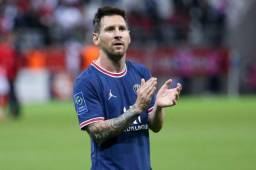 Messi decidió dejar el FC Barcelona tras 17 años en el club y se mudó a París para jugar con el PSG.