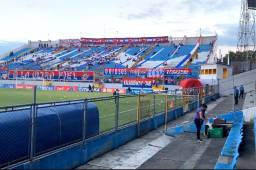 Bocinas del estadio Morazán animan la previa del Olimpia-Motagua con el himno “Soy Sabalero” en honor a Pablo Lavallén