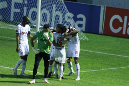 Olimpia comenzó bien su camino al Penta; Motagua cae in extremis contra Honduras Progreso y Victoria golea Real España