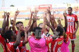 Los jugadores del Vida celebran el gol de Marcelo Canales.