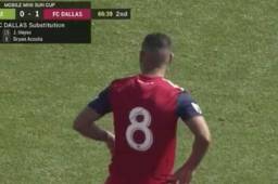 Bryan Acosta cuando ingresaba en el amistoso del Dallas ante Seattle.